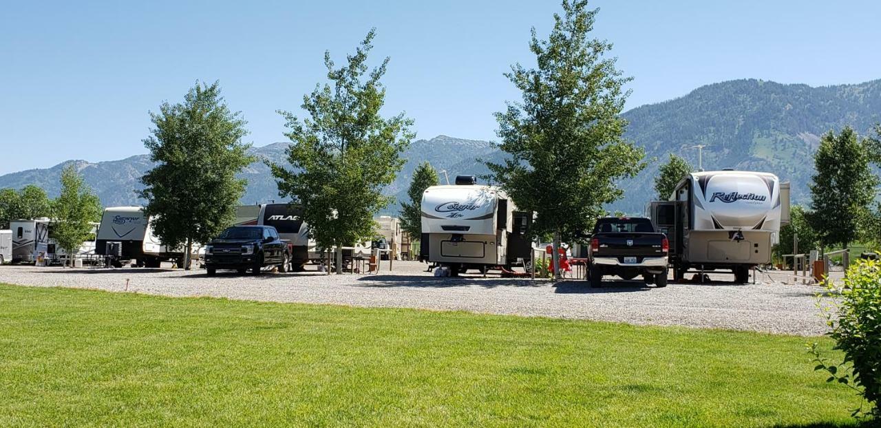 Wolf Den Log Cabin Motel And Rv Park Thayne Luaran gambar